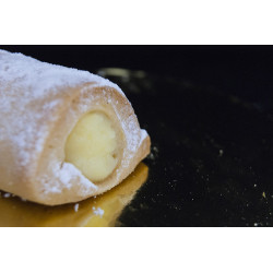 Cannolo di frolla alla crema